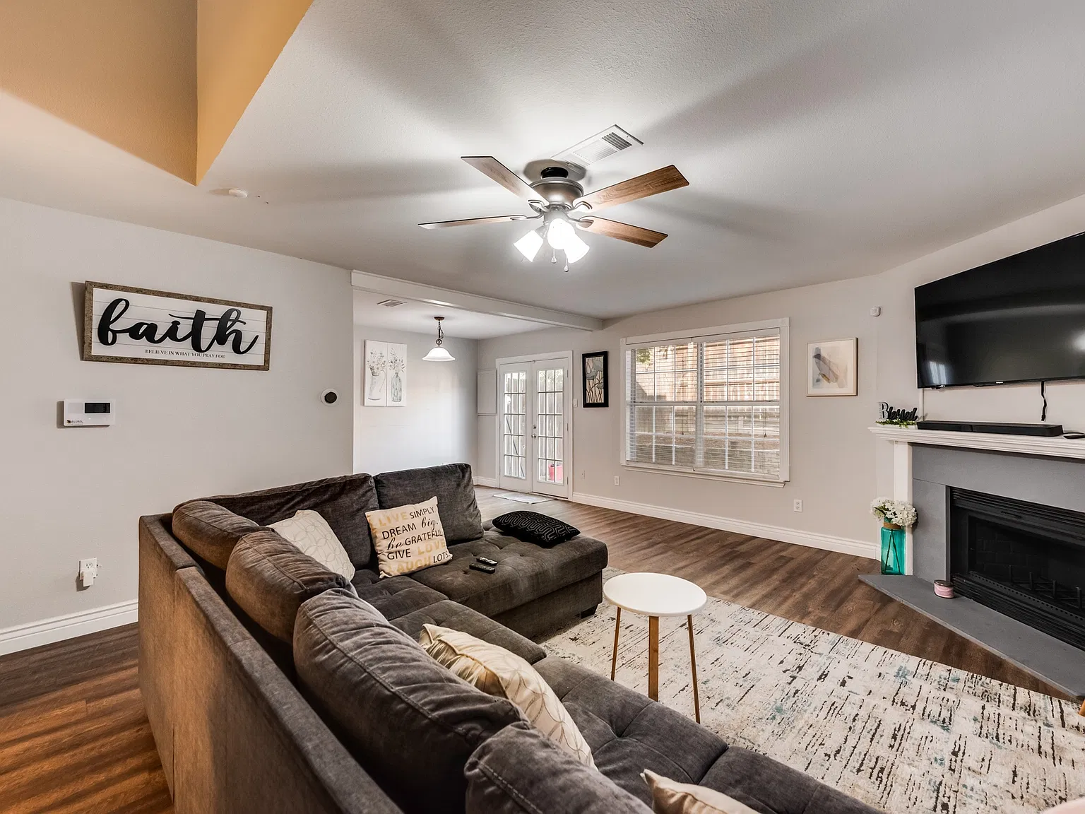 2 bed, 1368 sqft, $1,850 — Photo 4