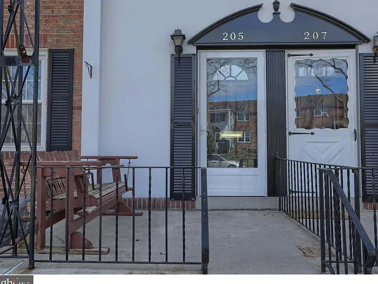 205 Sycamore Rd — Photo 2