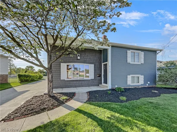 6274 Middlebrook Blvd, Brookpark, OH 44142