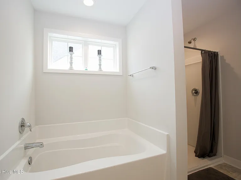 88 Kensington Dr — Photo 42