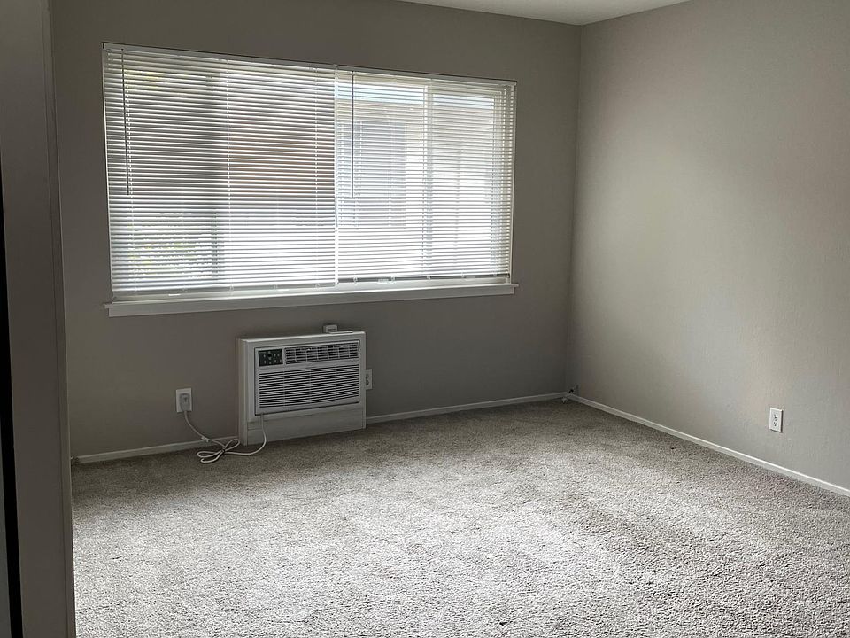 1st image of 215 Avery Ln #5