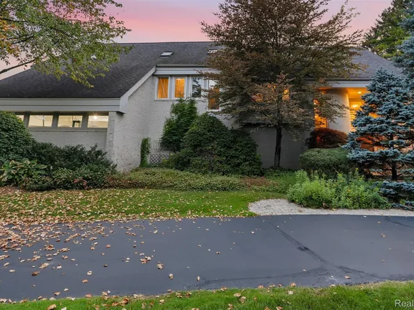 305 Wilshire Dr, Bloomfield Hills, MI 48302