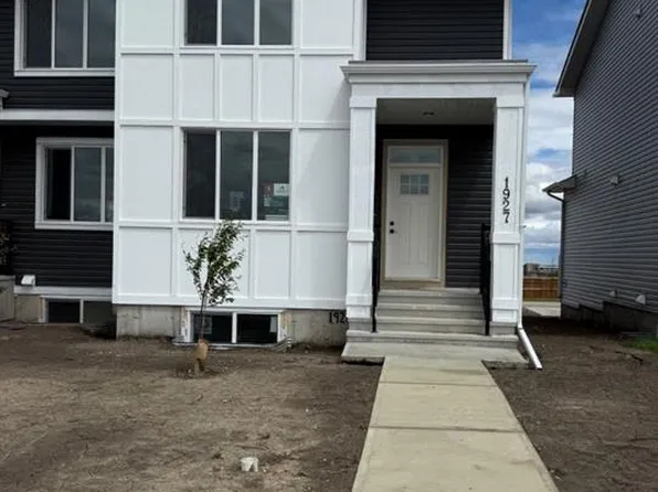 1927 W McCaskill Dr, Crossfield, AB T0M 0S0