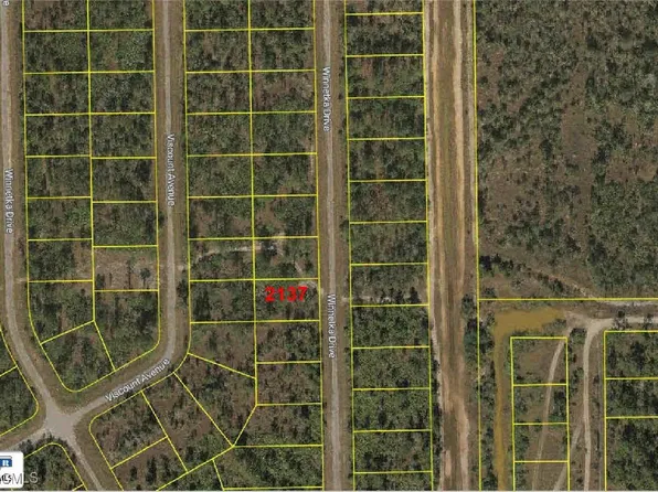 2137 Winnetka Dr, Lehigh Acres, FL 33972