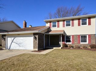 220 Grovenor Dr, Schaumburg, IL 60193