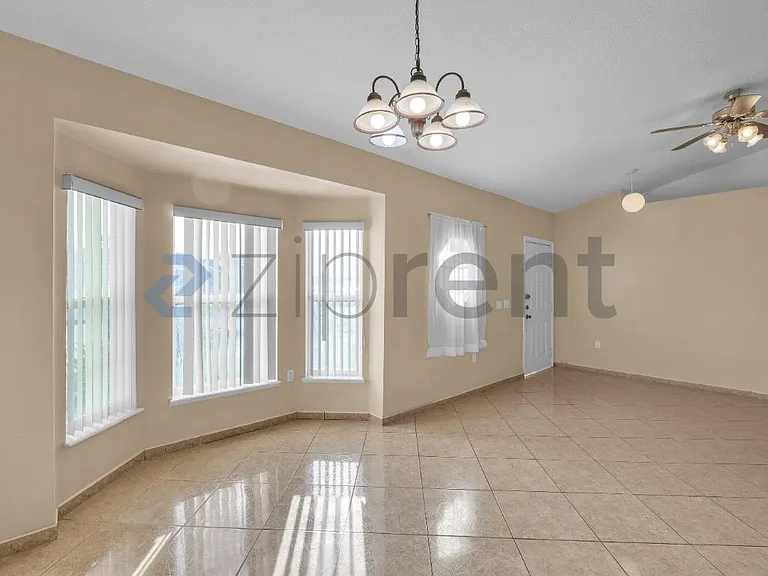 228 Grifford Dr — Photo 4