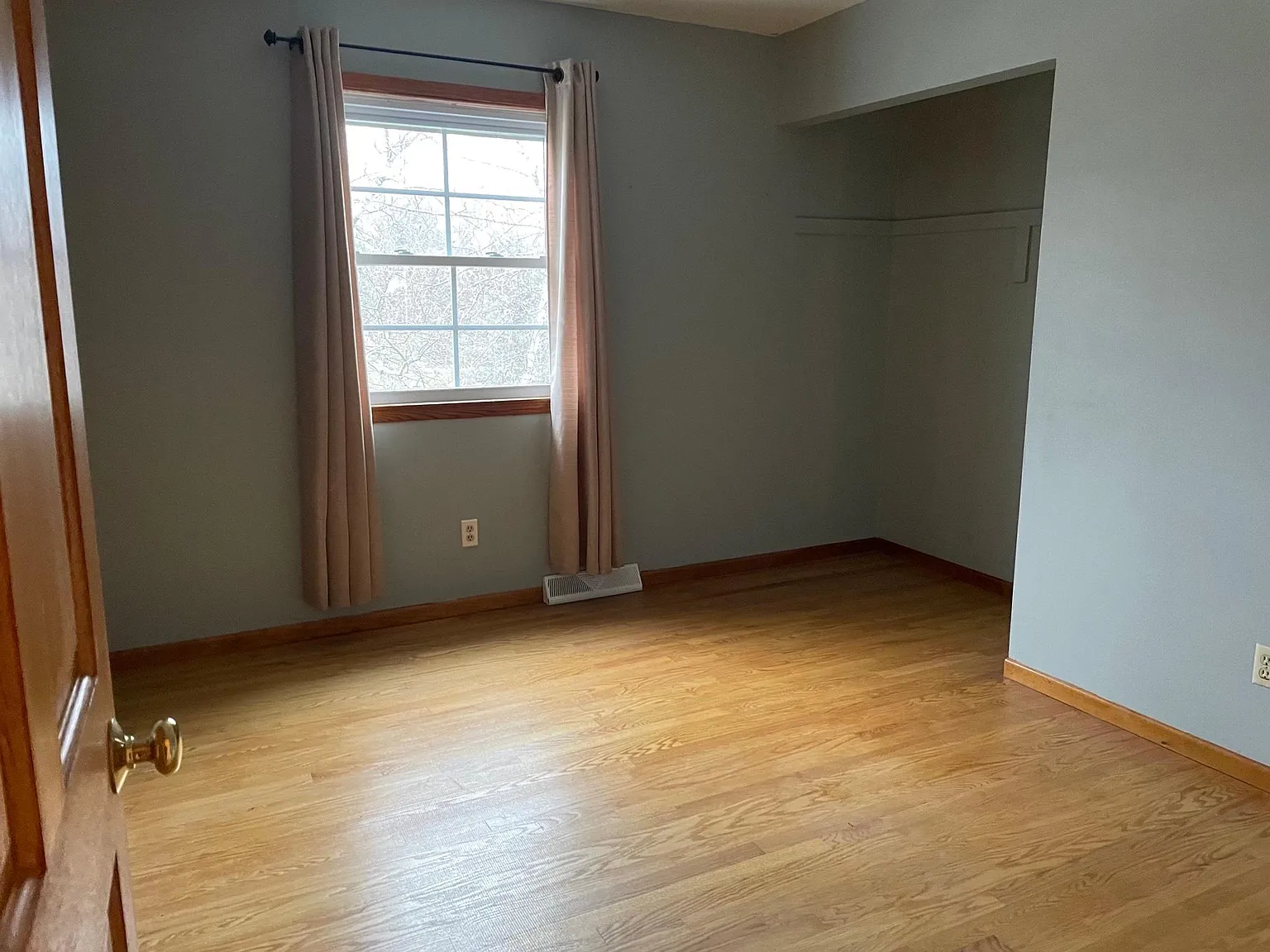 4 bed, 1860 sqft, $2,950 — Photo 4