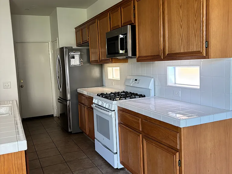 4417 Lakeview Ct — Photo 15