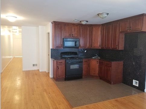 2nd image of 328 Randolph Ave