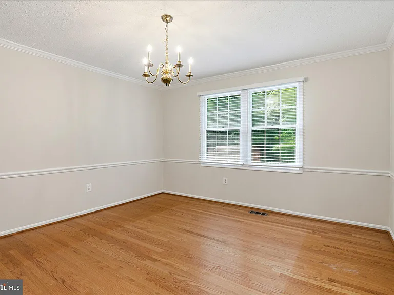 9708 Locust Hill Dr — Photo 16