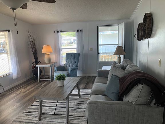5th image of 464 Petunia Dr