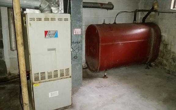 Oil tank