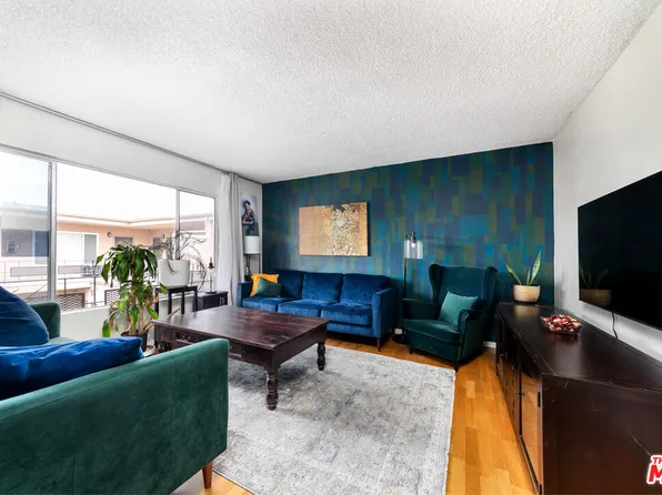 5232 Corteen Pl Unit 25, Valley Village, CA 91607