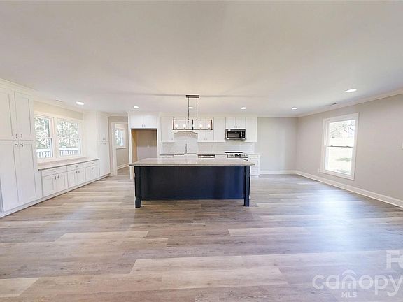 3rd image of 5406 Christopher Rd