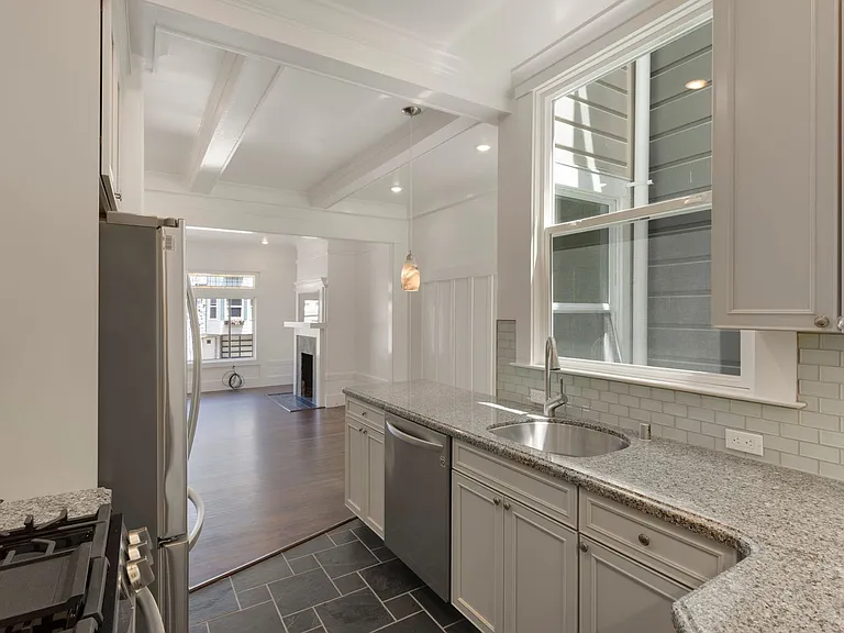1445 Leavenworth Street — Photo 11
