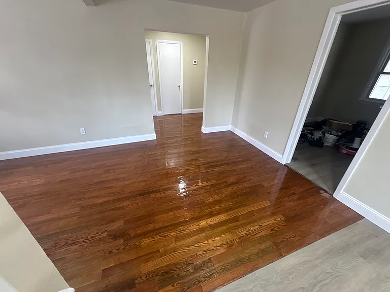 198 Lynbrook Dr — Photo 3