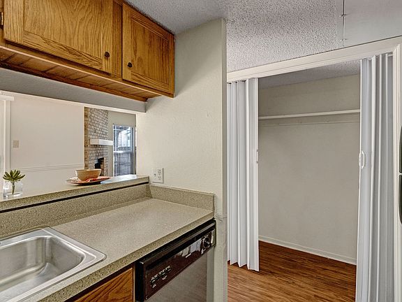 Summertree Place Kitchen and Pantry