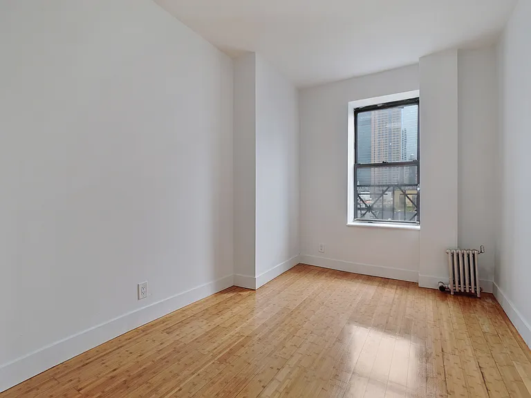 350 W 47th St #Penthouse 5A — Photo 7