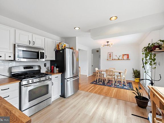 4th image of 1204 Canberwell Rd