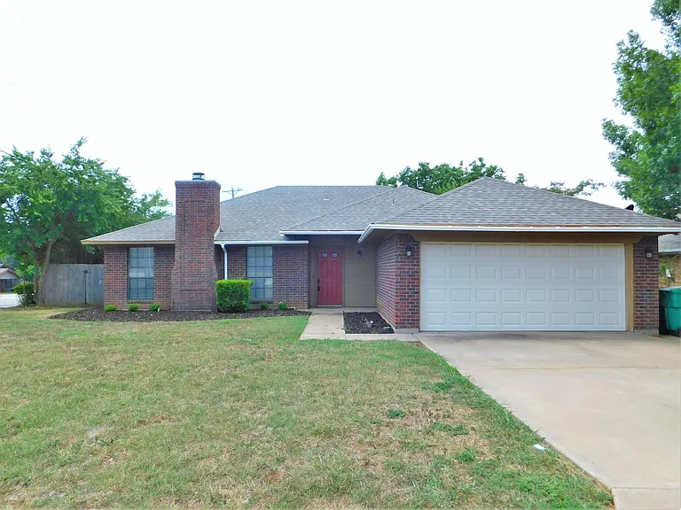 3008 Anysa Ln — Photo 1