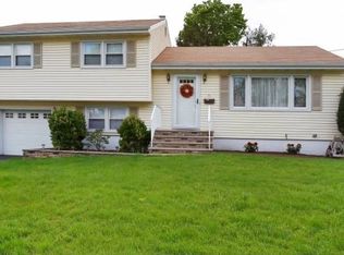 75 Dorchester Rd, Emerson, NJ 07630