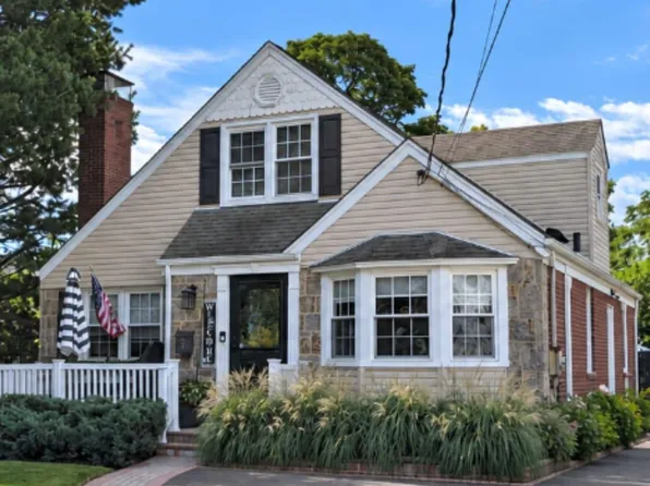 2 Windsor Place, Lynbrook, NY 11563