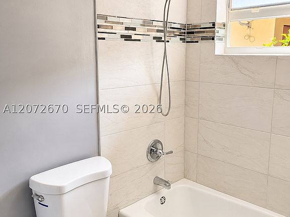 3rd image of 537 SW 2nd Ct 3