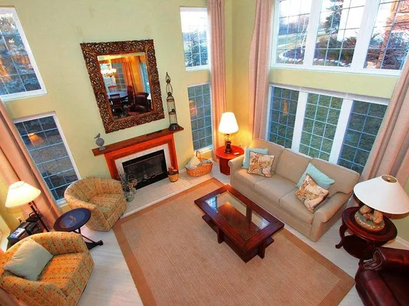 1833 Woodland Cir, Lake Geneva, WI 53147