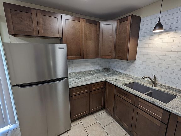 3rd image of 2519 W C St