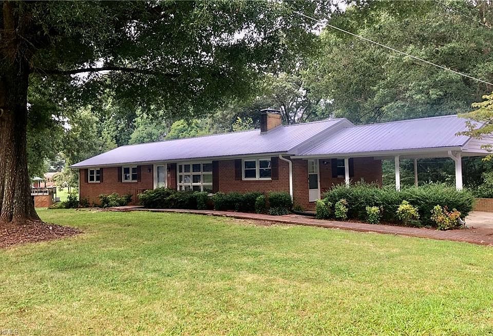 1st image of 833 Lynnhaven Park Dr