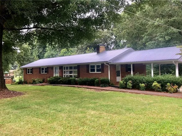 833 Lynnhaven Park Dr, Winston Salem, NC 27107