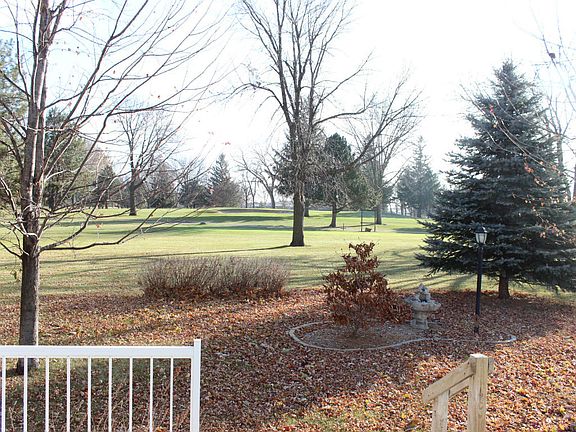 3rd image of 1030 S Emerald Hills Dr