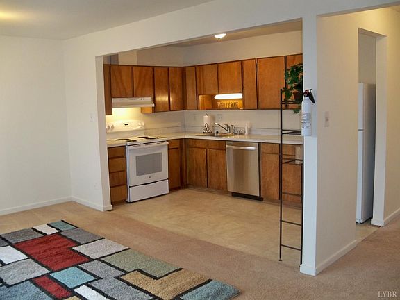 5th image of 114 E Cadbury Dr
