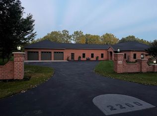 2260 Jesse Ln, Suamico, WI 54313