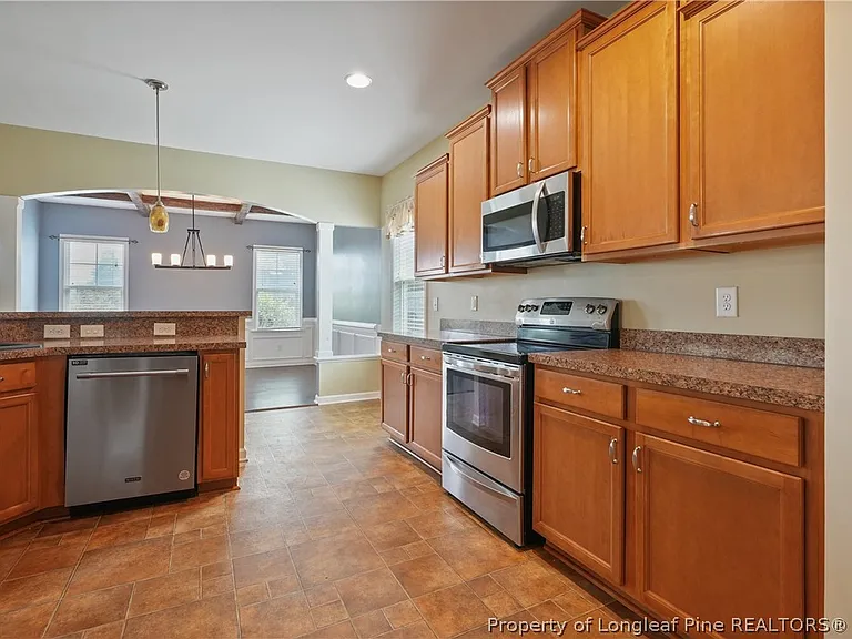 415 Highgrove Dr — Photo 7
