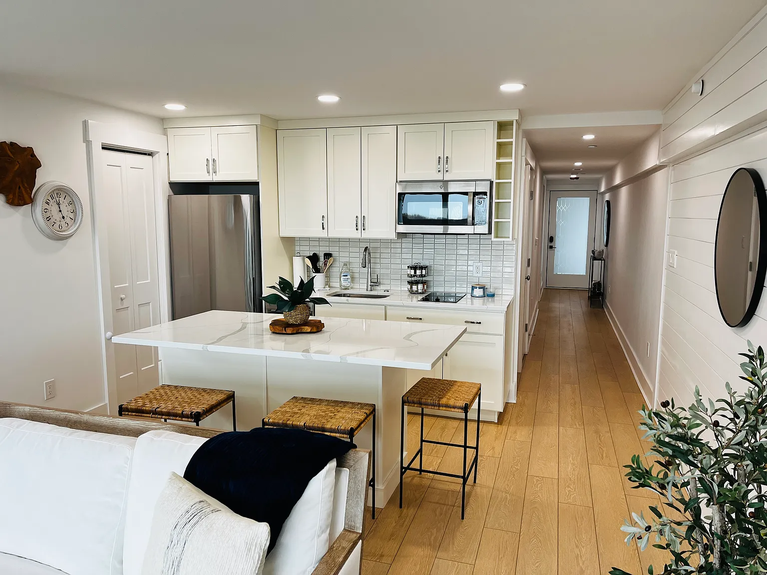 1 bed, 816 sqft, $2,100 — Photo 3