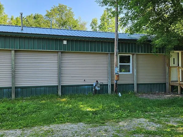 15148 2nd St, Howard City, MI 49329