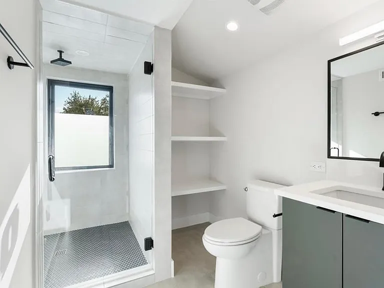 707 E Live Oak St #1 — Photo 18