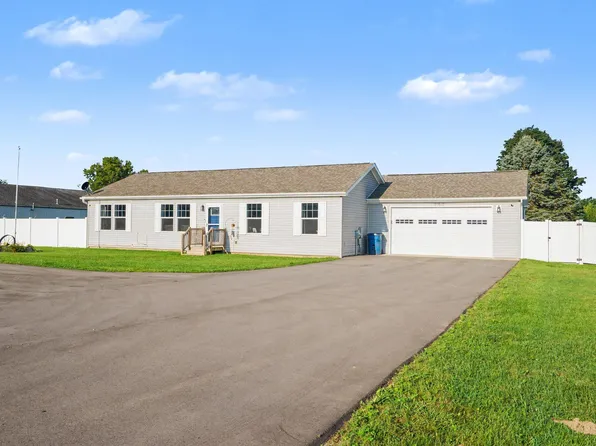 58062 Park Pl, Dowagiac, MI 49047