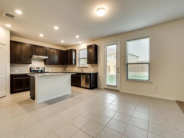 2708 Ryder Ln — Photo 6