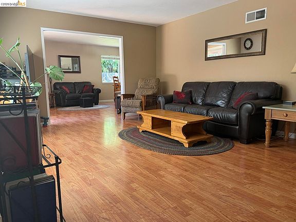 5th image of 631 Sherree Ct