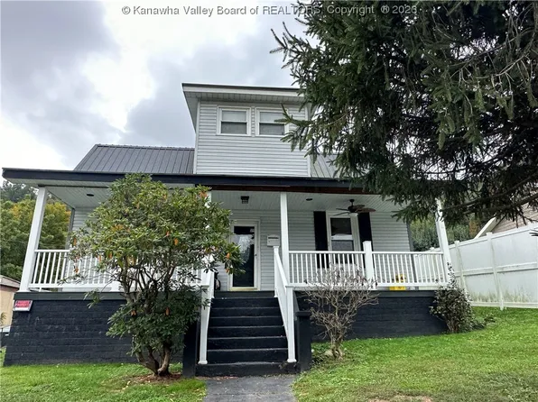 416 3rd St W, Madison, WV 25130