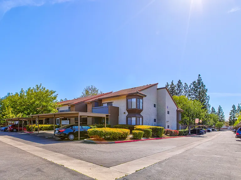 Monte Vista Apartments — Photo 24