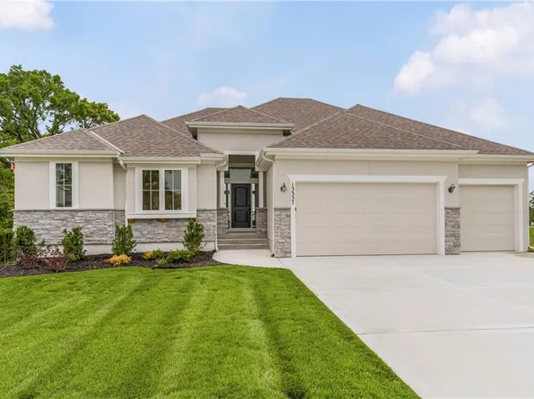 13357 Silverleaf Ct, Parkville, MO 64152