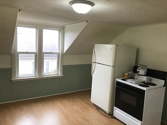 3rd image of 2422 10th Ave