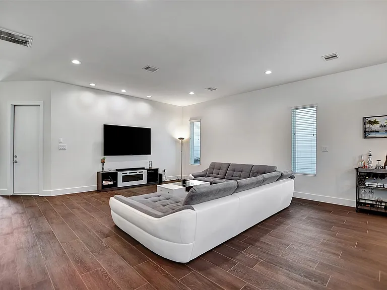 5507 Robusto Pl — Photo 8