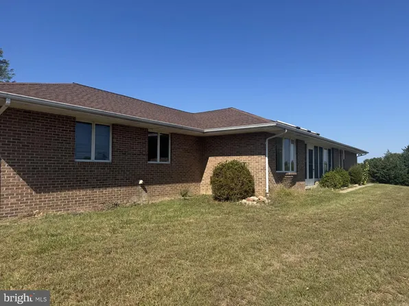 58 Weber Ln, Berkeley Springs, WV 25411