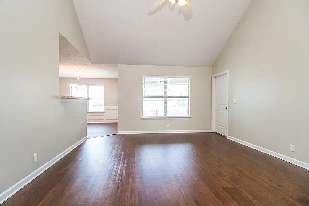 3 bed, 2.0 bath, 1307 sqft, $2,075 — Photo 3