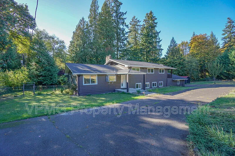 4 bed, 3.0 bath, 2876 sqft, $3,795 — Photo 4