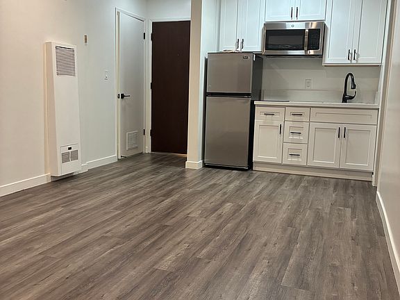 3rd image of 259 N Euclid Ave #3